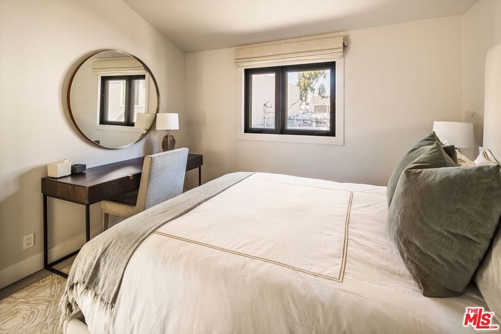 305 Grand Canal 8, Newport Beach CA 92662 - Photo 16