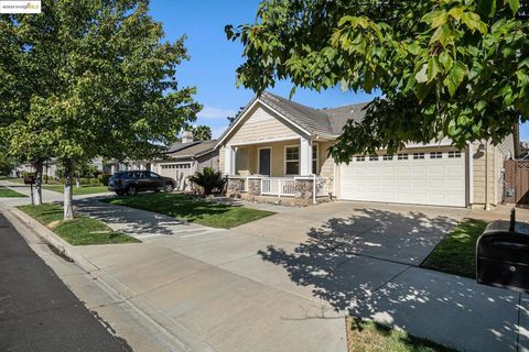 Photo of 1349 Tiffany Dr, Brentwood, CA 94513 (MLS # 41110493)