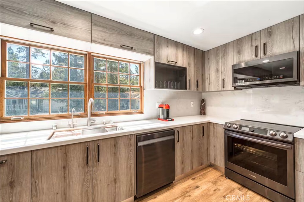 Big Bear Lake, California, 92315, United States, 4 Bedrooms Bedrooms, ,4 BathroomsBathrooms,Residential,Active,1999274