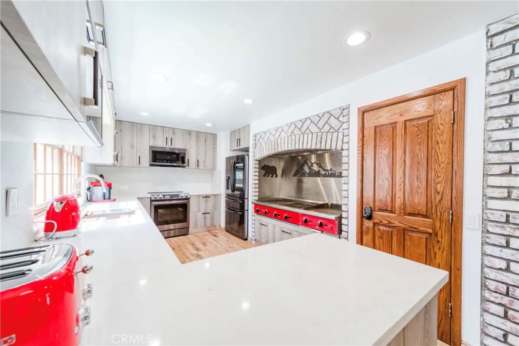 Big Bear Lake, California, 92315, United States, 4 Bedrooms Bedrooms, ,4 BathroomsBathrooms,Residential,Active,1999274