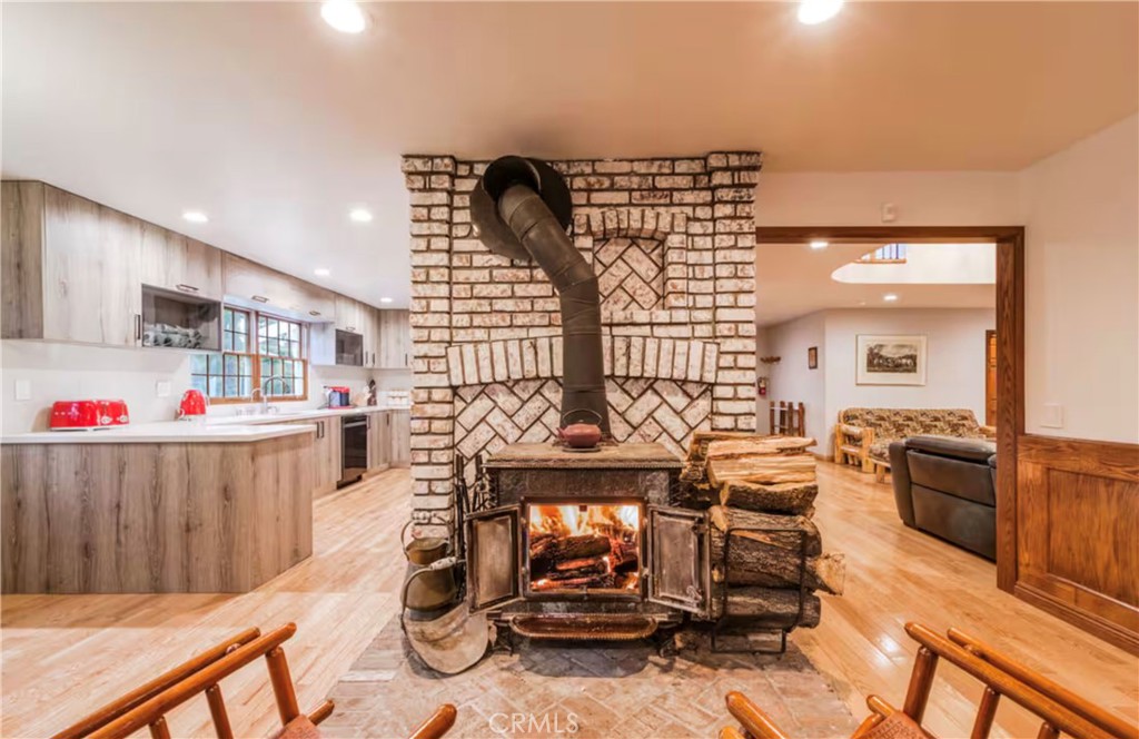 Big Bear Lake, California, 92315, United States, 4 Bedrooms Bedrooms, ,4 BathroomsBathrooms,Residential,Active,1999274