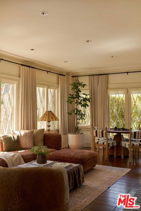 444 S Plymouth Boulevard