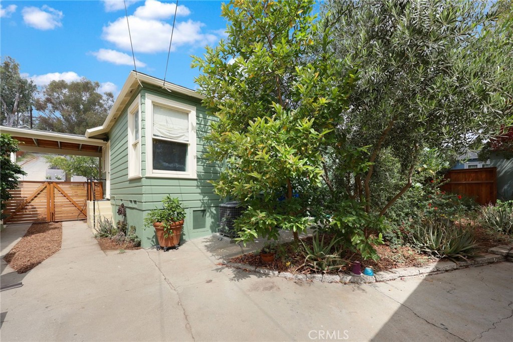 930 N Avenue 63