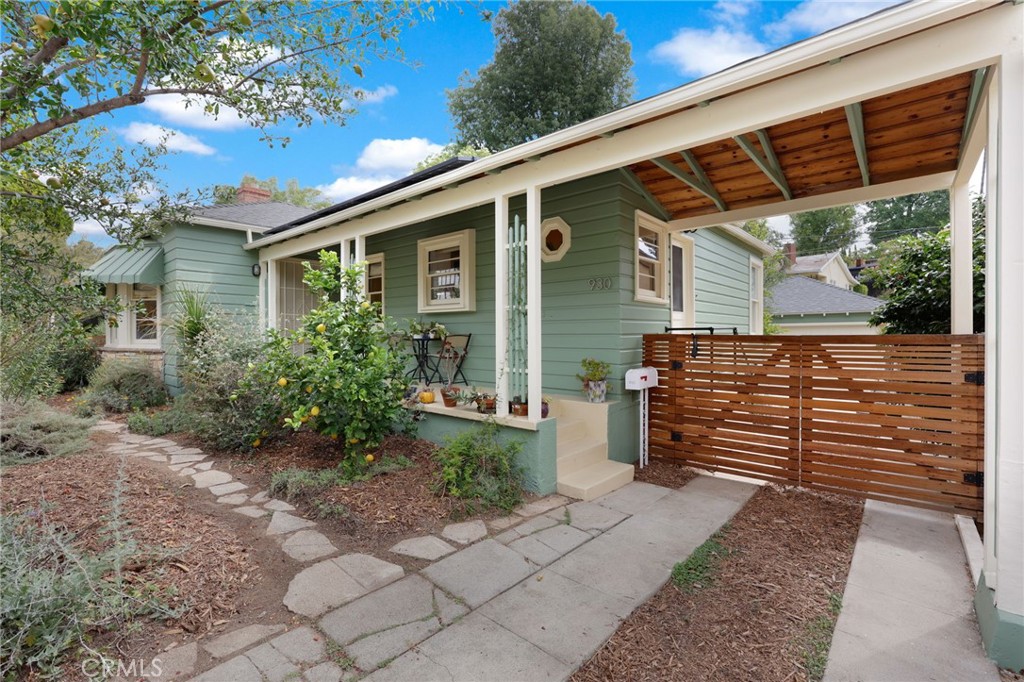 930 N Avenue 63