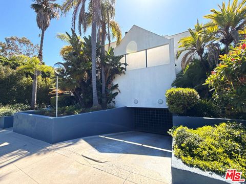 Photo of 2336 28th Street #E, Santa Monica, CA 90405 (MLS # 26726613)