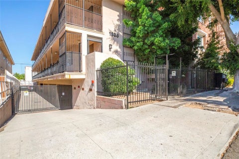 Photo of 1835 N ALEXANDRIA Avenue #10, Los Angeles, CA 90027 (MLS # GD26176527)