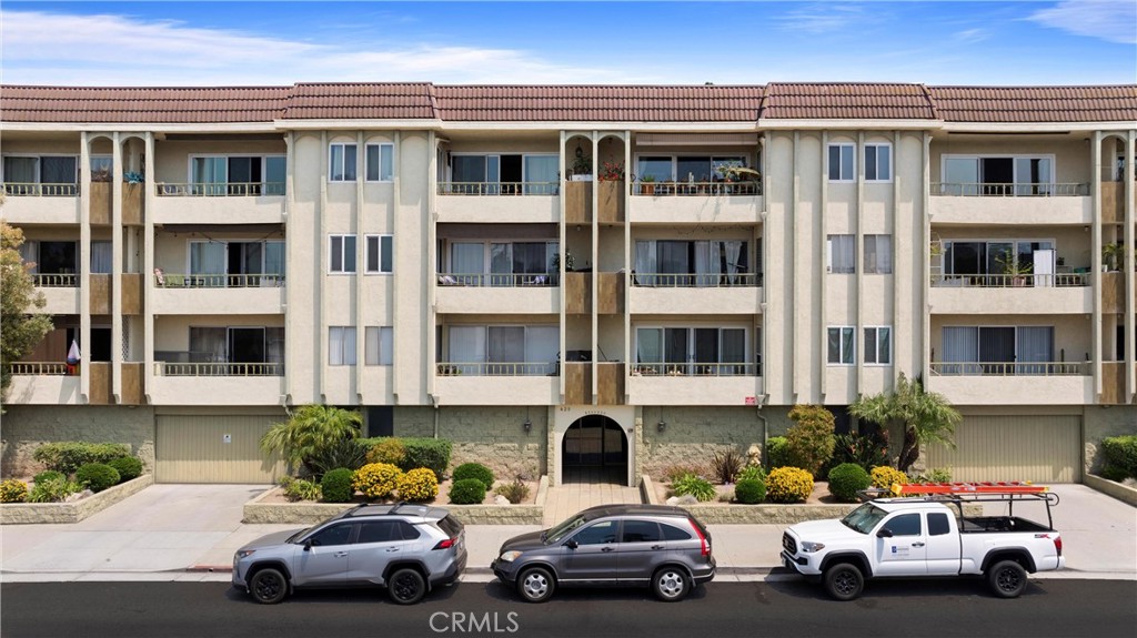 This is the perfect starter home with a small office area for remote workers. If you love Retro Row (4th St) you're gonna love this location! The unit number is 301 but it's really on the 4th floor with gorgeous views of the skyline of downtown LB at night. This is the top floor, end unit so only one common wall. Dual paned windows and sliders let loads of natural light in. There is a lot of storage in the unit, for example, the seller added a double row of upper kitchen cabinets for your small appliances and a pantry for your dry goods. The bathroom has a separate tub and shower. The large living room can be used several ways to accommodate your needs. This small community of 36 units has a locked lobby, a common room with an Amazon locker for deliveries and a pool for those hot summer days. The ground level has a locked parking garage with overhead storage and bike racks.