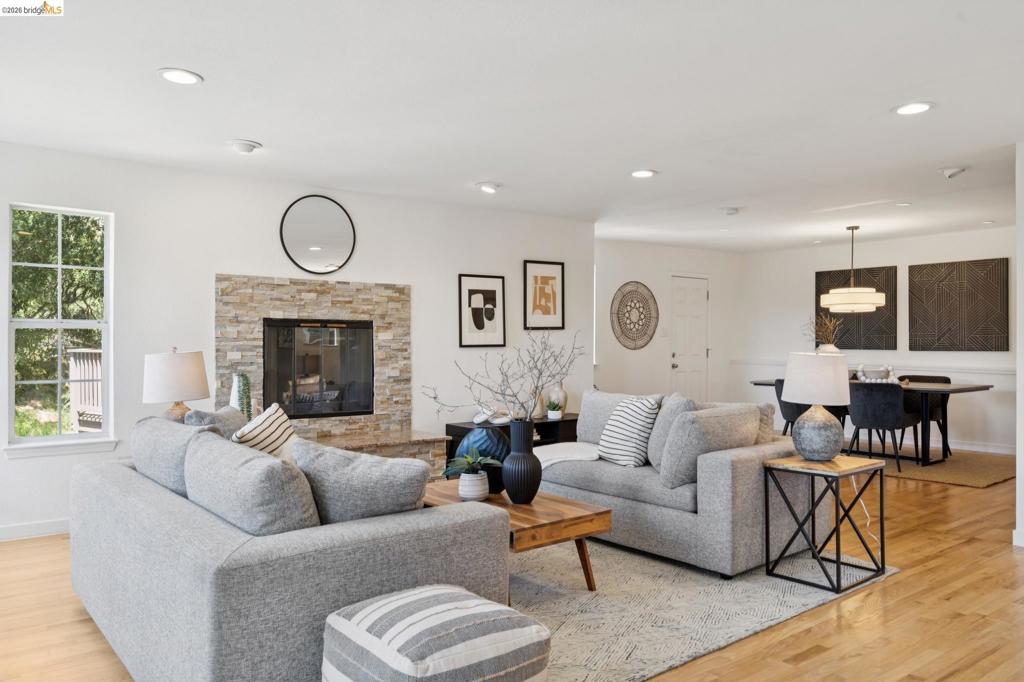 2170 Arrowhead Dr DR, Oakland CA 94611