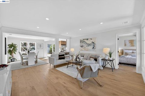 Photo of 792 8th Ave Ave, Redwood City, CA 94063 (MLS # 41126829)