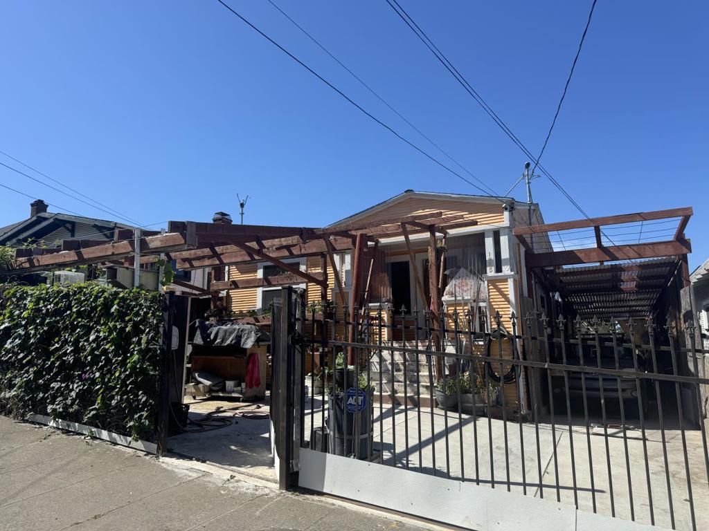 Photo of 1925 E 27th Street, Oakland, CA 94606 (MLS # ML82049190)