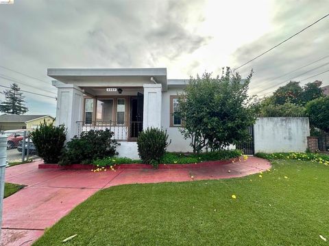 Photo of 2050 2050 102Nd Ave Ave, Oakland, CA 94603 (MLS # 41125177)