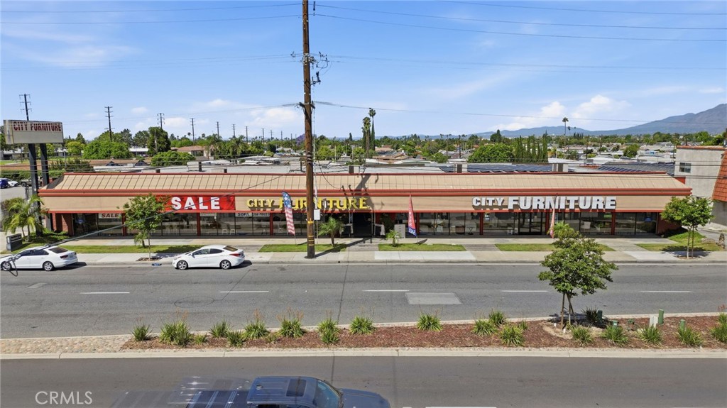 945 N Azusa Ave