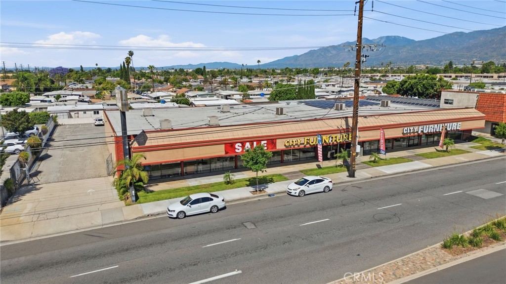 945 N Azusa Ave
