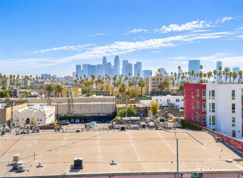 Photo of 1025 S Berendo Street #511, Los Angeles, CA 90006 (MLS # SR26189982)