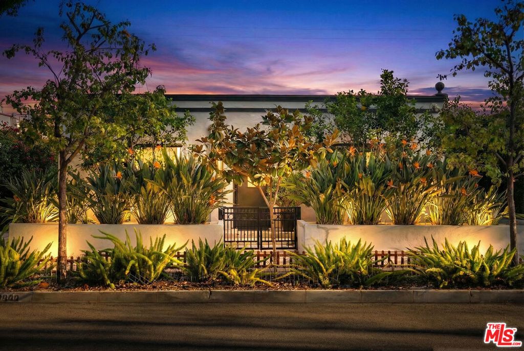 Photo of 8980 Lloyd Place, West Hollywood, CA 90069 (MLS # 26836211)