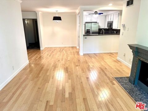 Photo of 950 N Kings Road #143, West Hollywood, CA 90069 (MLS # 26673417)
