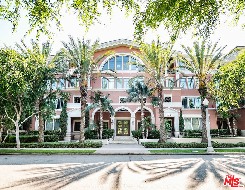 6241 Crescent Park 201
