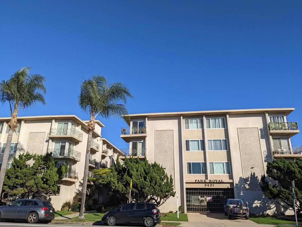 listing image 130727813875001882949