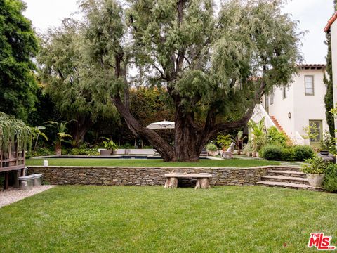 129 N Woodburn Drive Los Angeles CA 90049