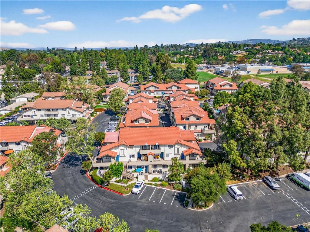 Photo of 158 Maegan Pl #9, Thousand Oaks, CA 91362 (MLS # SR26067933)