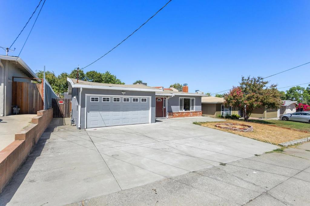 2810 Center Lane
