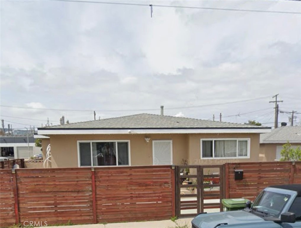 Welcome to this adorable and well maintained 3 bedroom, 2 bathroom home! Featuring stylish laminate flooring throughout. This cozy residence offers a warm and inviting atmosphere perfect for families or first-time homebuyers. Enjoy a spacious living area, a functional kitchen with oak cabinets and a nice size yard.