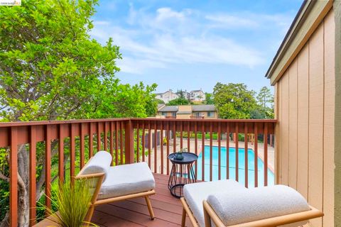 Photo of 20111 W Ridge Ct Ct #13, Castro Valley, CA 94546 (MLS # 41129466)