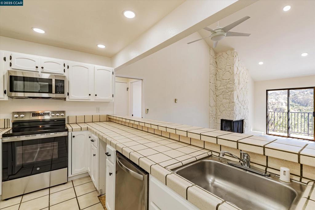 HAYWARD HILLS - Residential