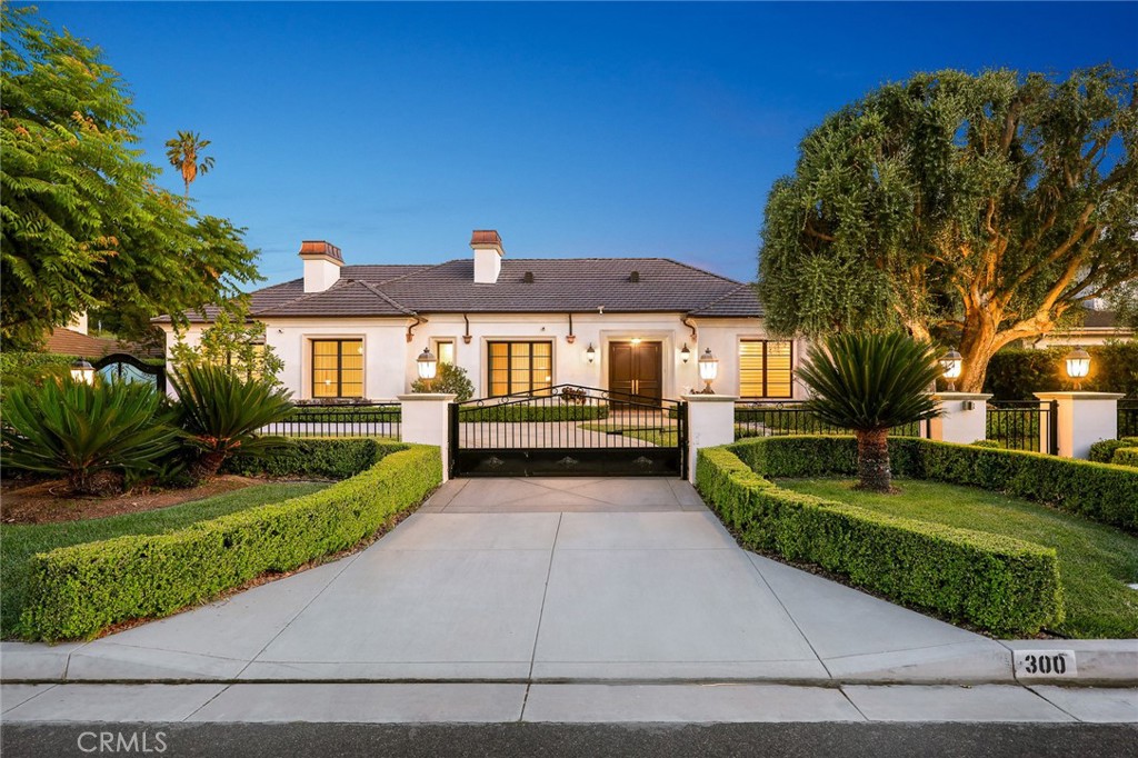 300 W Las Flores Avenue