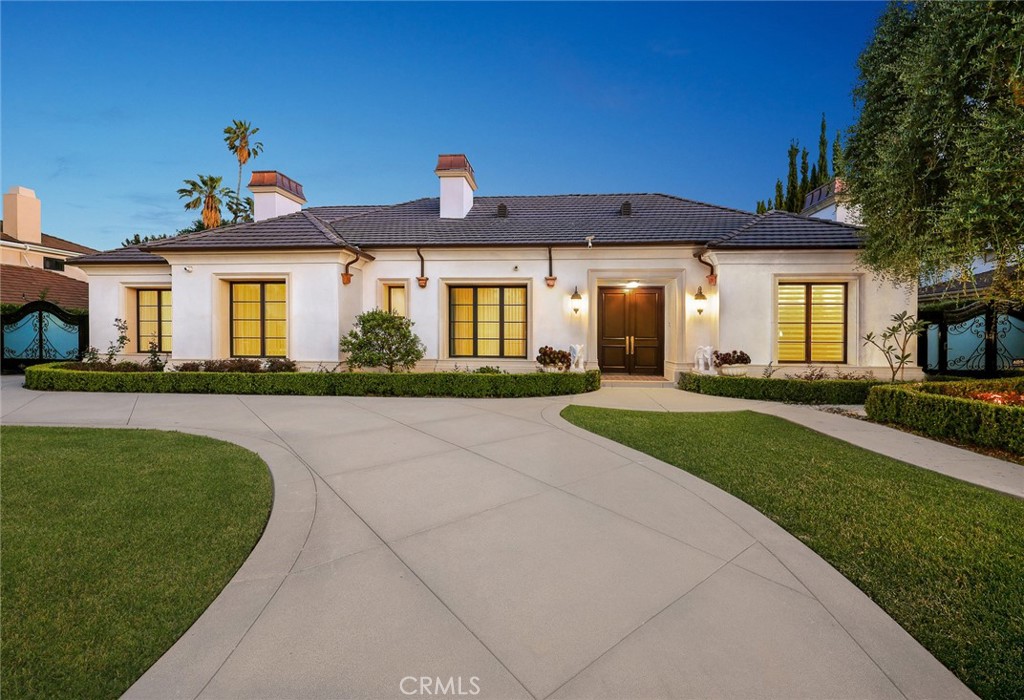 300 W Las Flores Avenue