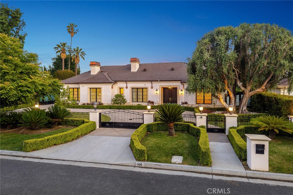 300 W Las Flores Avenue