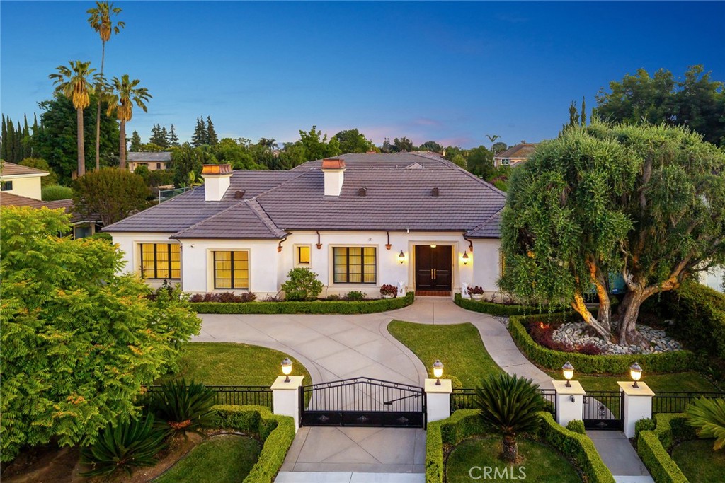 300 W Las Flores Avenue