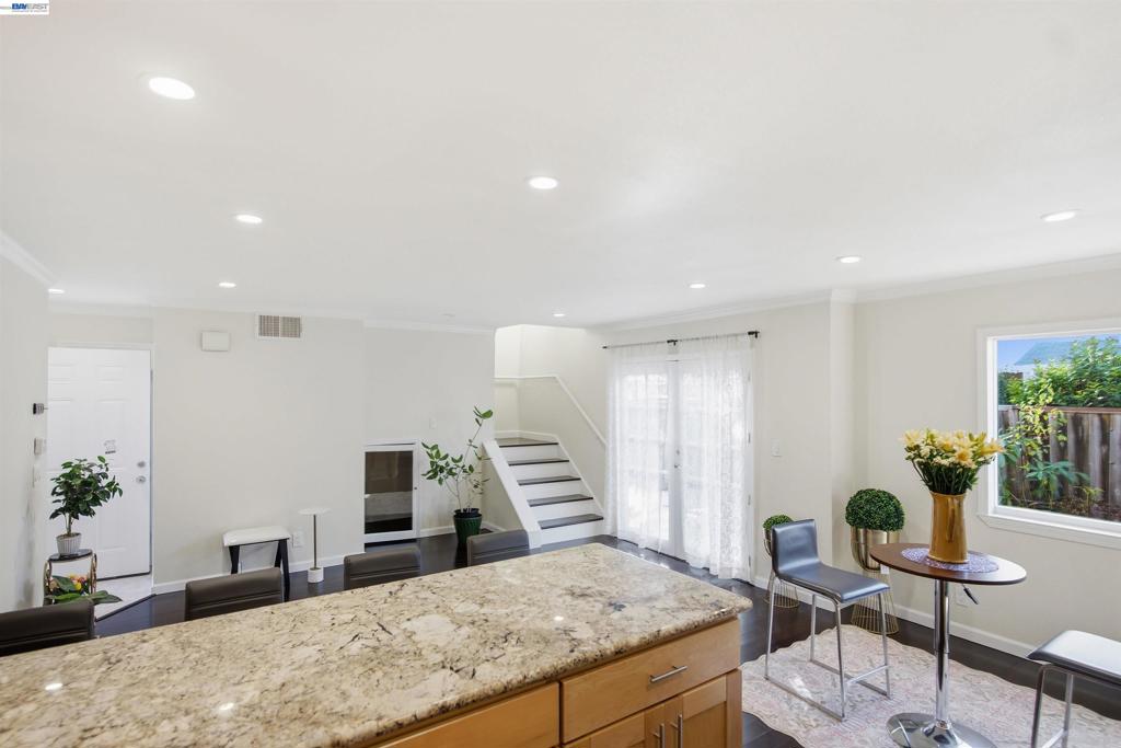 1059 Nancy Ct
