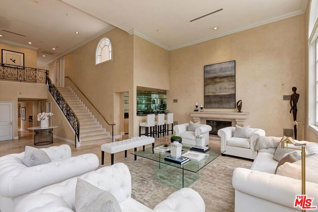 110 N Oakhurst Drive