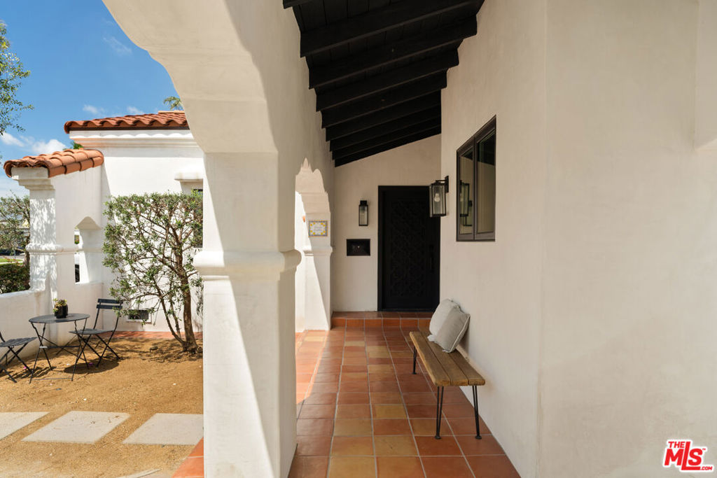 3928 S Bronson Avenue