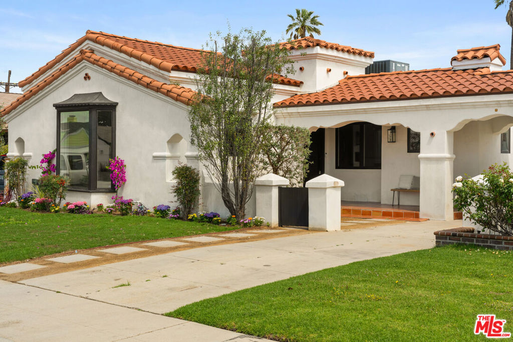 3928 S Bronson Avenue