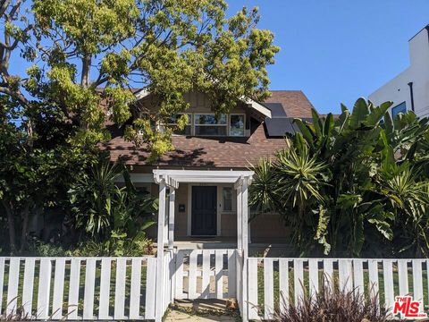 Photo of 4547 W 16th Pl Pl, Los Angeles, CA 90019 (MLS # 26664317)
