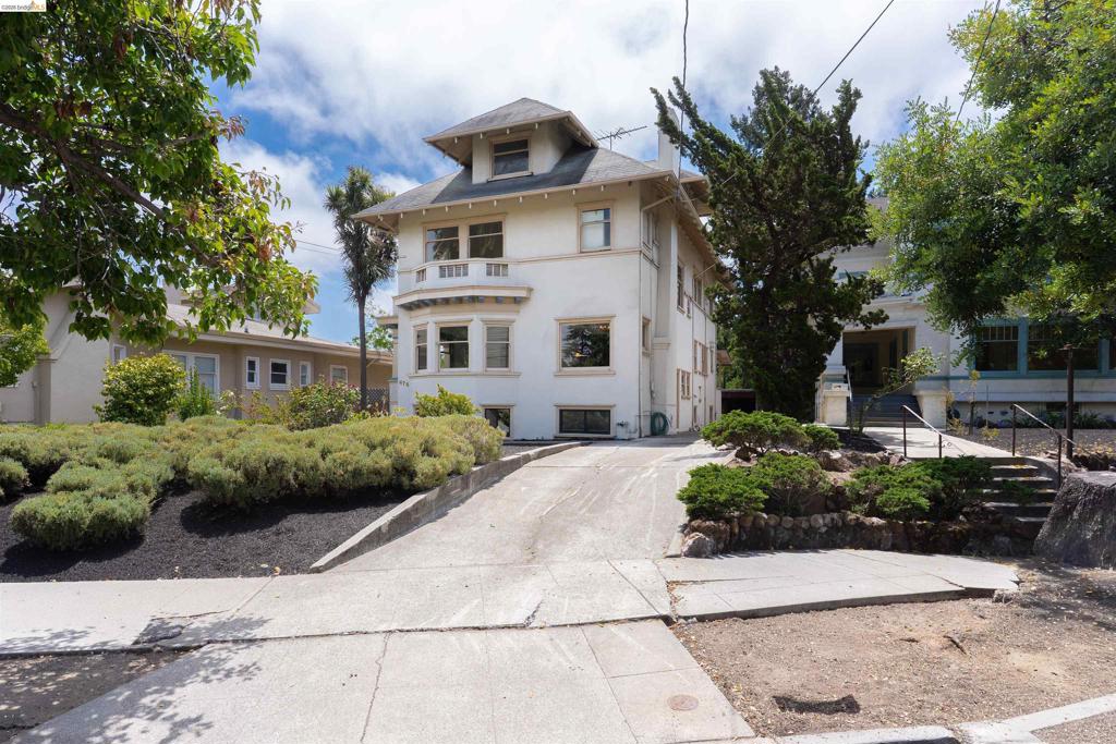 478 Jean St