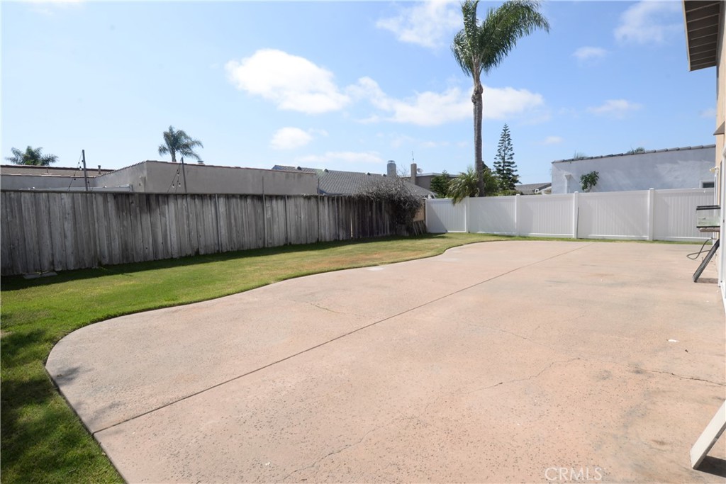 21081 Strathmoor Lane