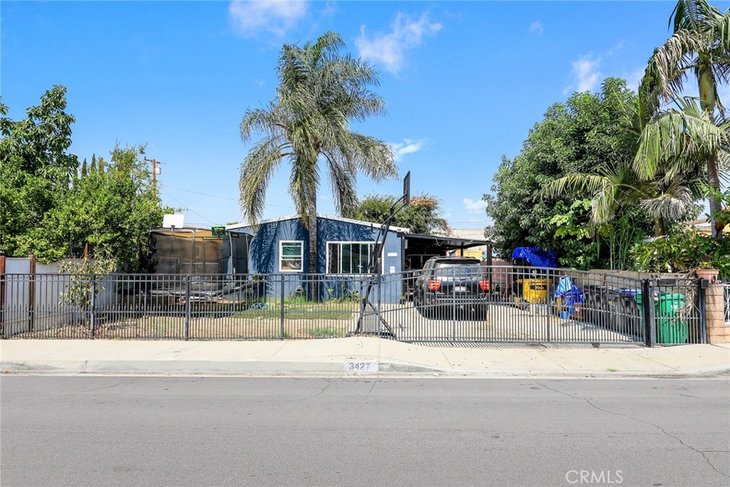 This charming starter home in Baldwin Park features 3 bedrooms and 1 bathroom. It boasts a spacious front yard with a welcoming patio, perfect for relaxing or entertaining. The home also includes newer windows and fresh exterior paint. Situated on a quiet cul-de-sac, it's conveniently close to the 10 and 605 freeways.