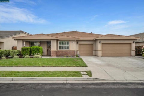 Photo of 816 Pathfinder Ct, Oakley, CA 94561 (MLS # 41146810)