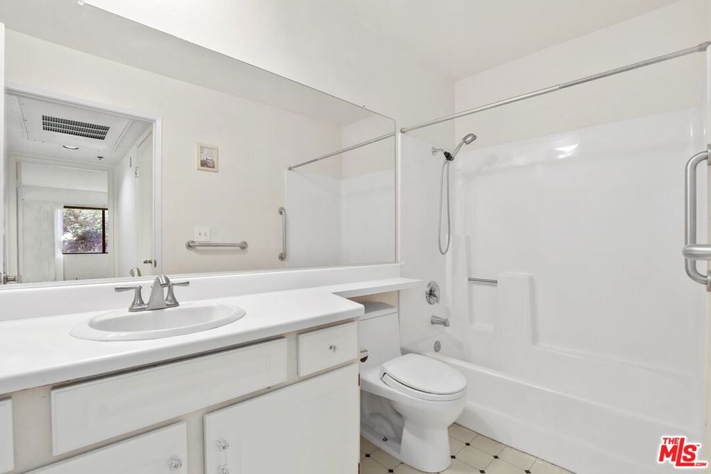 501 Palisades Drive 103
