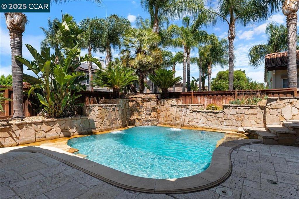 1669 Albani Place