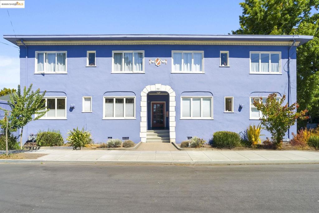 Desirably located on the border of Rockridge and Temescal lies 400 Avon Street, a boutique four-unit building. Unit 4 is a light beaming two-bedroom, one-bathroom condo. Soaring ceilings throughout create a spacious and airy atmosphere. The updated modern kitchen is a standout feature of this condo, including sleek quartz countertops and ample prep space. The living area is warm and inviting, filled with natural light. Hardwood floors throughout the home add a touch of classic elegance. The theme of optimal sunlight continues into both bedrooms which also offer abundant closet space. The bathroom has plenty of storage space with original built-ins that showcase the charm of this 1924 building. Also included are in-unit laundry and one car garage, providing ultimate comfort and convenience. Walkable to the best restaurants, cafes, and shops across Rockridge and Temescal including the famous Bakesale Betty are right around the corner. With easy access to public transportation and major highways, commuting to downtown Oakland or San Francisco is a breeze. Don't miss the opportunity to make this beautiful condo your new home!