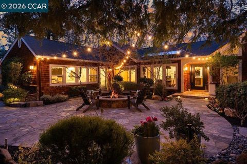 Photo of 22 Calle Del Casarillo, Diablo, CA 94528 (MLS # 41125142)