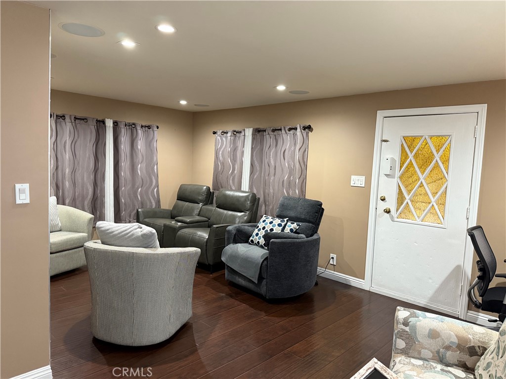 435 E Gardena Boulevard 10
