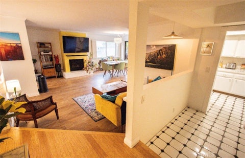 Photo of 222 N Rose St, Burbank, CA 91505 (MLS # SR26224729)
