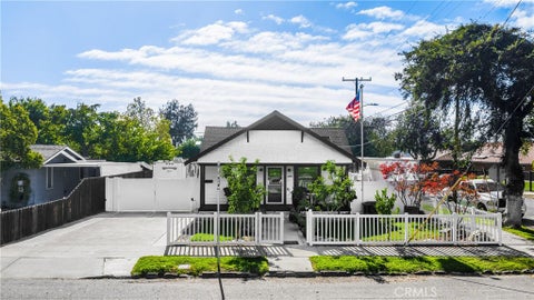 Photo of 506 E 11th St, Upland, CA 91786 (MLS # IV26136378)