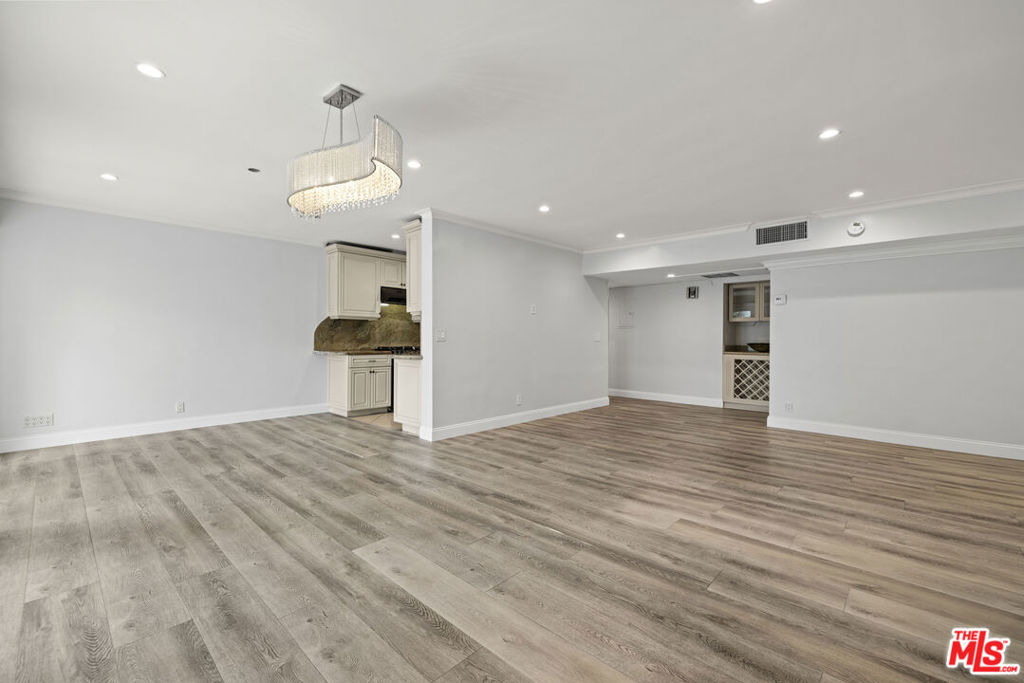 423 S Rexford Drive 106