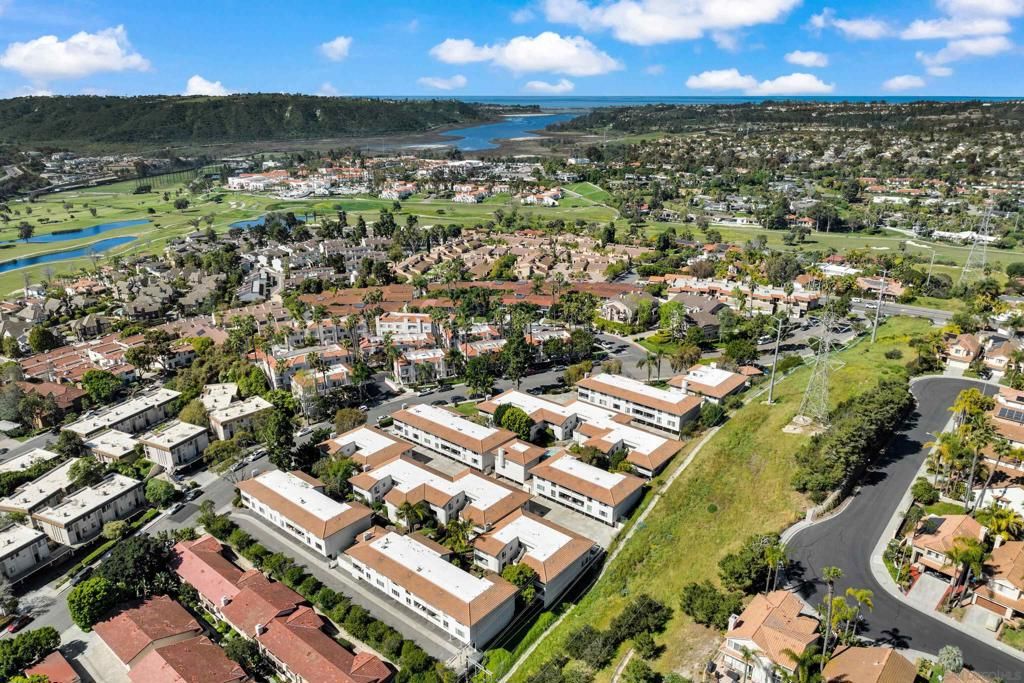 Photo of 2308 Altisma Way Way #118, Carlsbad, CA 92009 (MLS # 260006054SD)